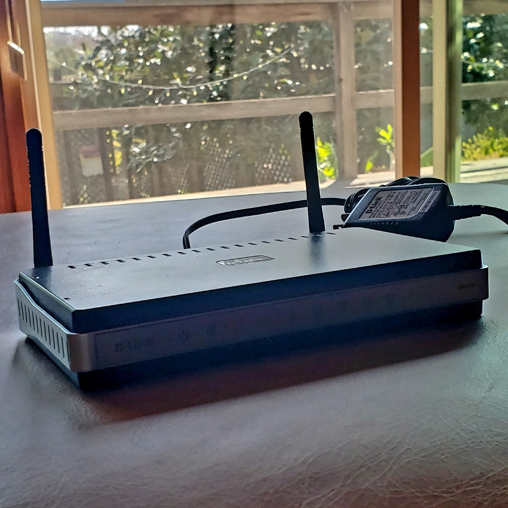D-LINK DIR-615 Wireless Router with Dual Antennas in Box - EUC - Picture 7 of 15